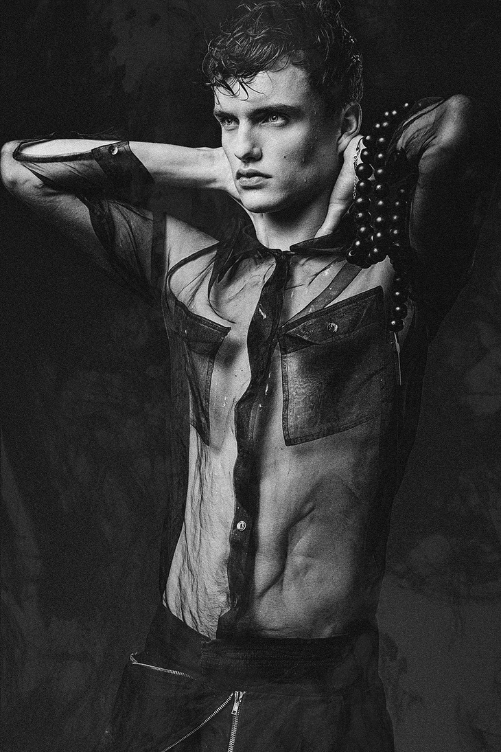 D'Vision Piotr Serafin