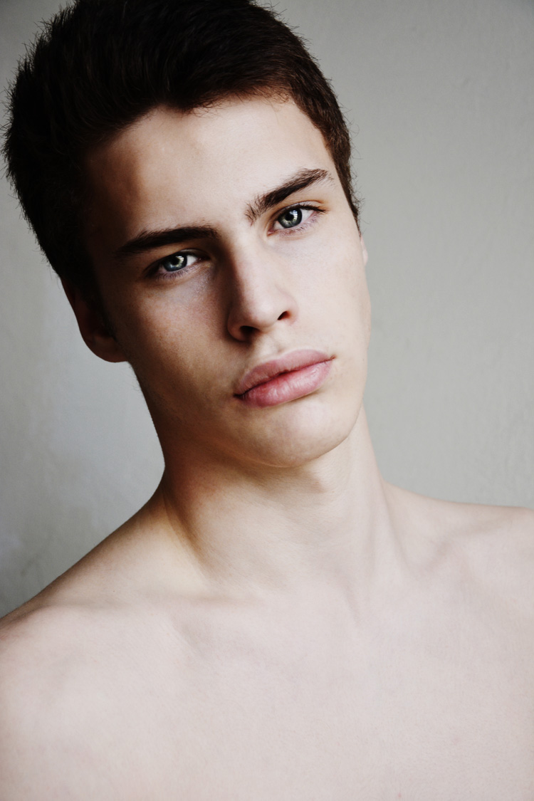 Jovan-Djakonovic-Michelangelo-Cecilia-Male-Model-Scene-04