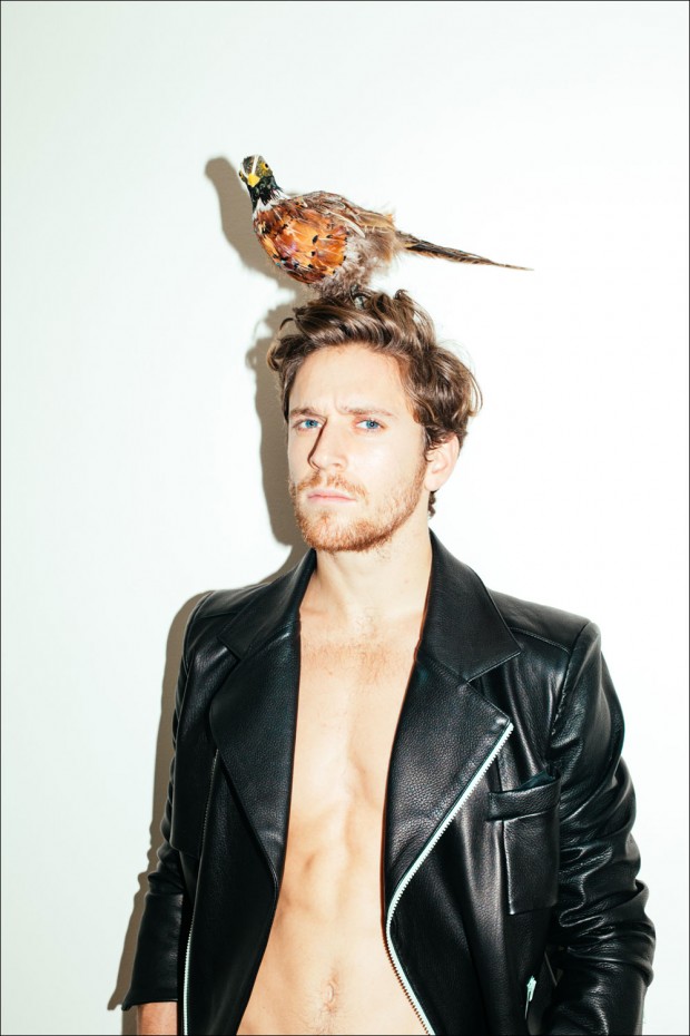 Tom-Farrelly-Laura-Marii-Male-Model-Scene-02