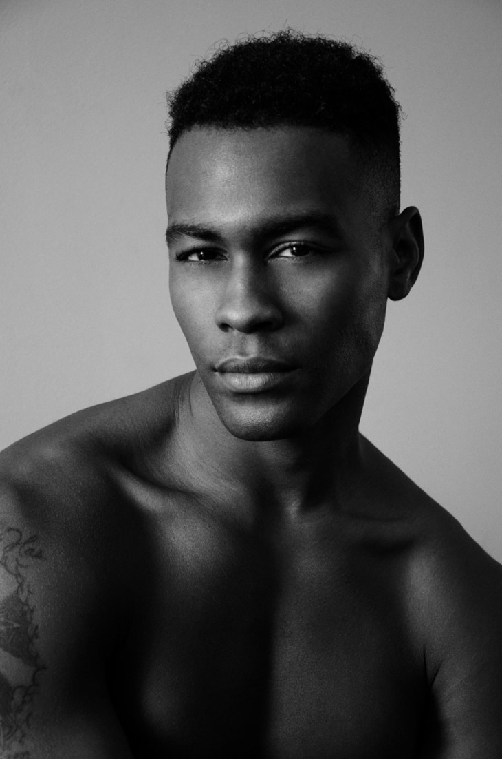 Темнокожий москва. Афроамериканец Пьер. Красивые афроамериканцы. Чернокожие модели мужчины. Темнокожий парень.