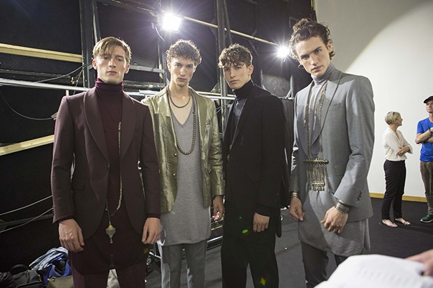 #MFW Daks SS17 Menswear Backstage - Male Model Scene