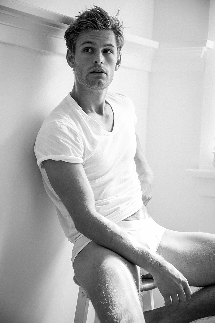 How To Dress Fashionably In A Designer T-Shirt