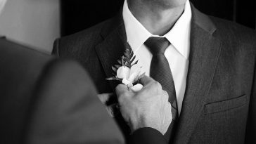 4 Groom Boutonniere Trends To Consider In 2021