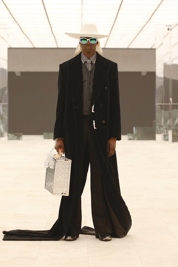 MANIFESTO - VIRGIL ABLOH FLEXES SOME SIXTH SENSE: Louis Vuitton's  Fall-Winter 2021 Menswear