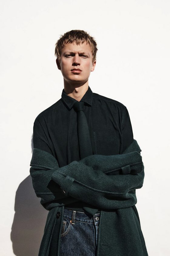 Modern Workwear: Jonas Glöer Models ZARA Winter 2021.22 Collection
