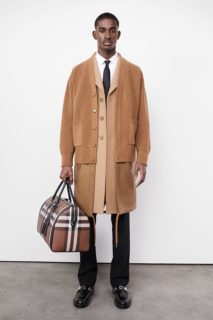 Discover Burberry Fall Winter 2022 Pre-Collection