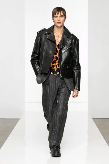 VERSACE Fall Winter 2022.23 Menswear Collection