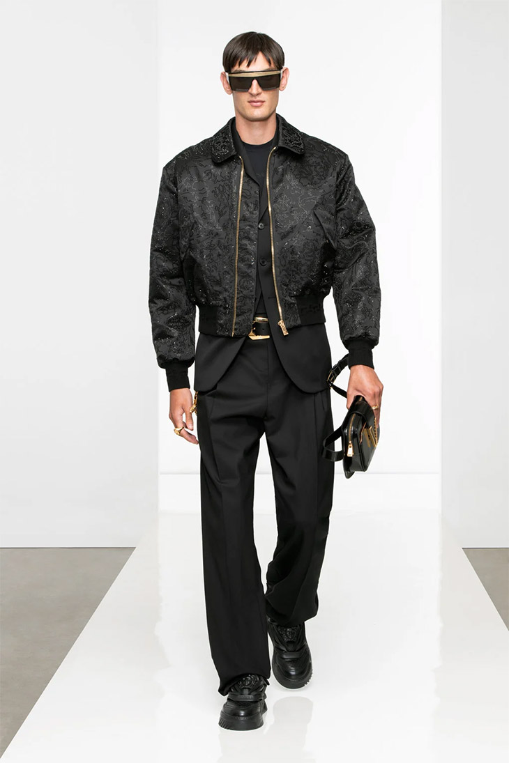 VERSACE Fall Winter 2022.23 Menswear Collection