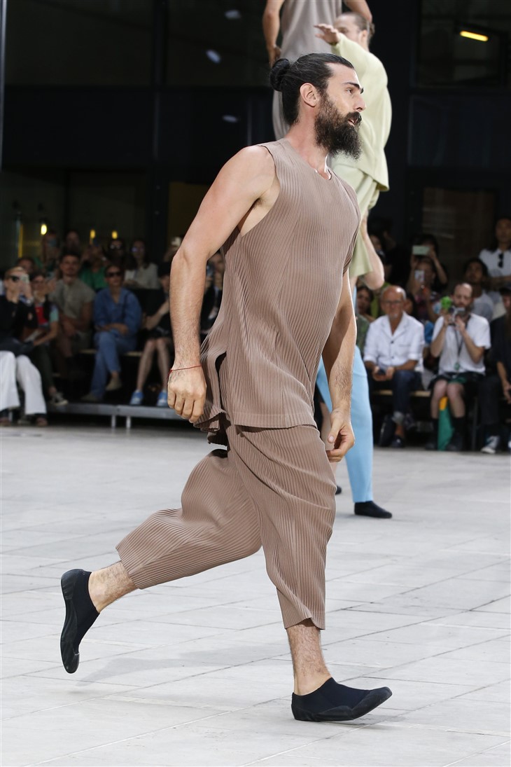 PFW: HOMME PLISSÉ ISSEY MIYAKE Spring Summer 2023 Collection