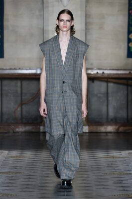 PFW: SONGZIO Spring Summer 2023 Collections - Male Model Scene
