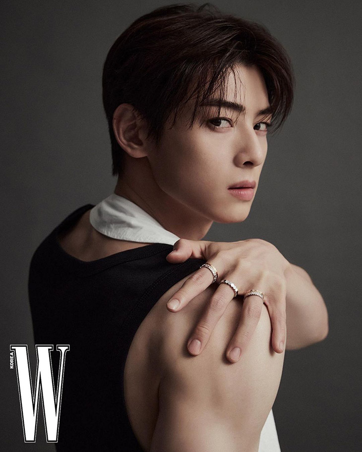 Netizens react to Cha Eun Woo's experimental fashion style for the March  cover of 'W Korea