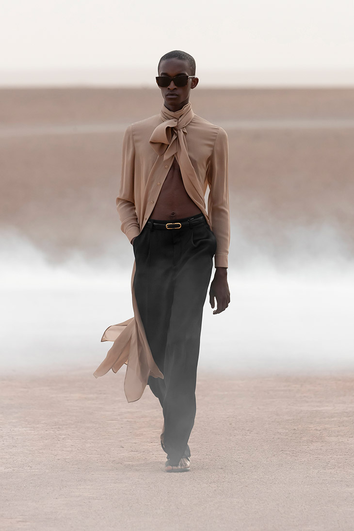 Es Devlin creates Texan landscape for Dior S/S 2022 menswear