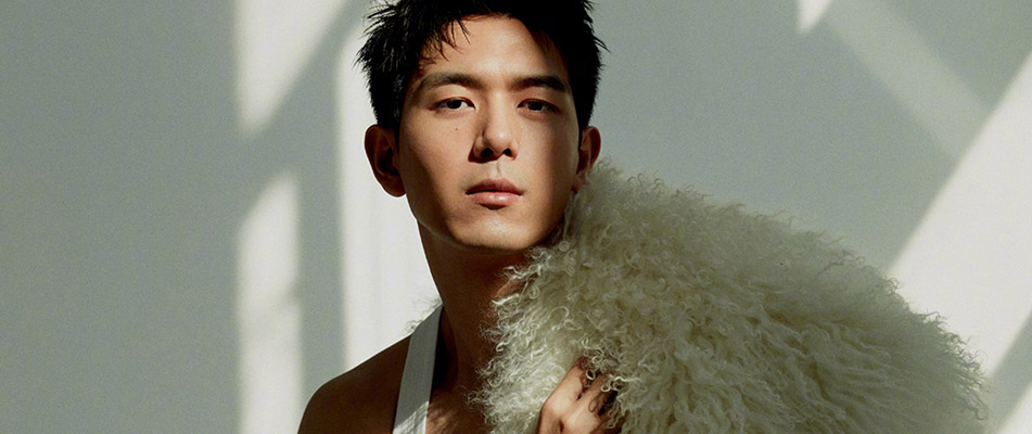 Li Xian is Versace's Fragrance Ambassador for 2023