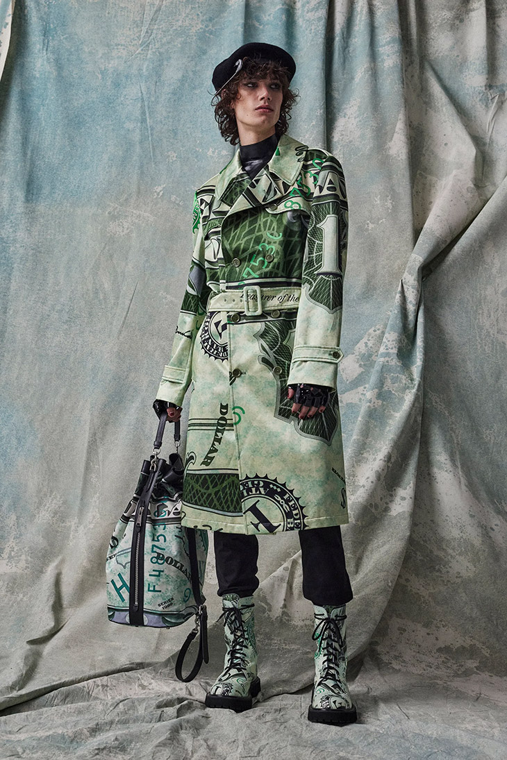 Moschino women's pre-fall 2021 – Rain