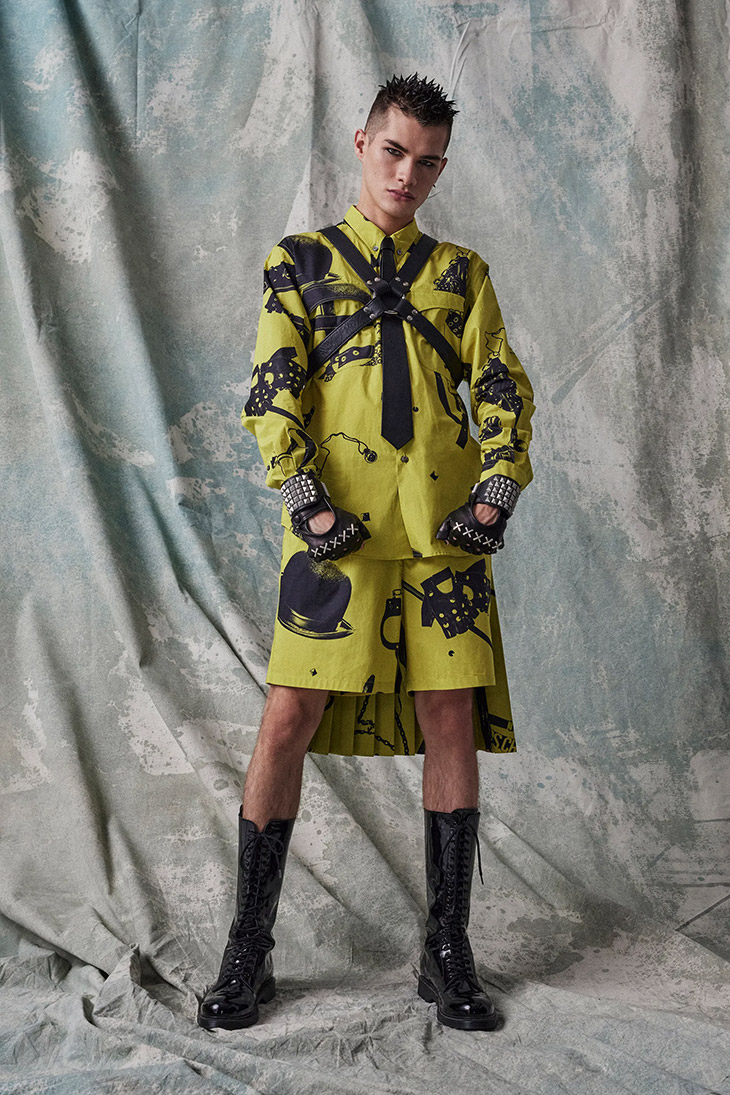 Moschino Pre-Fall 2023 - RUNWAY MAGAZINE ® Official