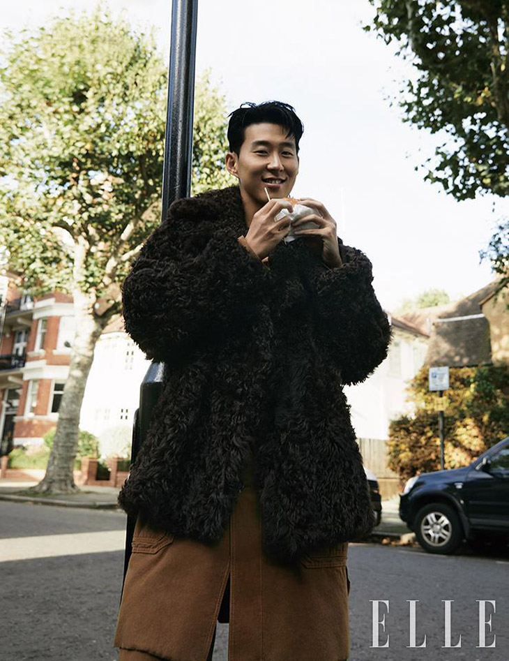 Son Heung-min poses for photographers upon arrival at the Burberry Spring  Summer 2024 fashion show on Monday, Sept. 18, 2023 in London. (Vianney Le  Caer/Invision/AP Stock Photo - Alamy