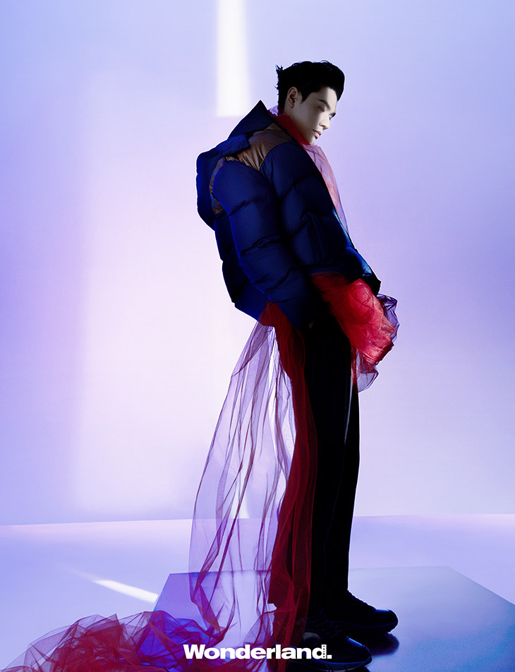 Gong Jun Stars in Wonderland China December 2022 Issue