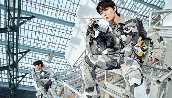 JHOPE At LOUIS VUITTON MEN'S FALL-WINTER 2023 Fashion show at