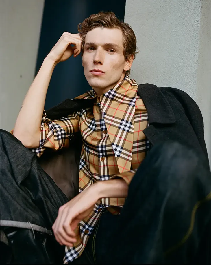 Jakob Hess in In Between