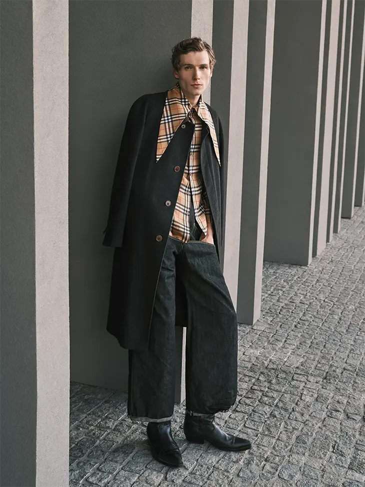 Jakob Hess in In Between